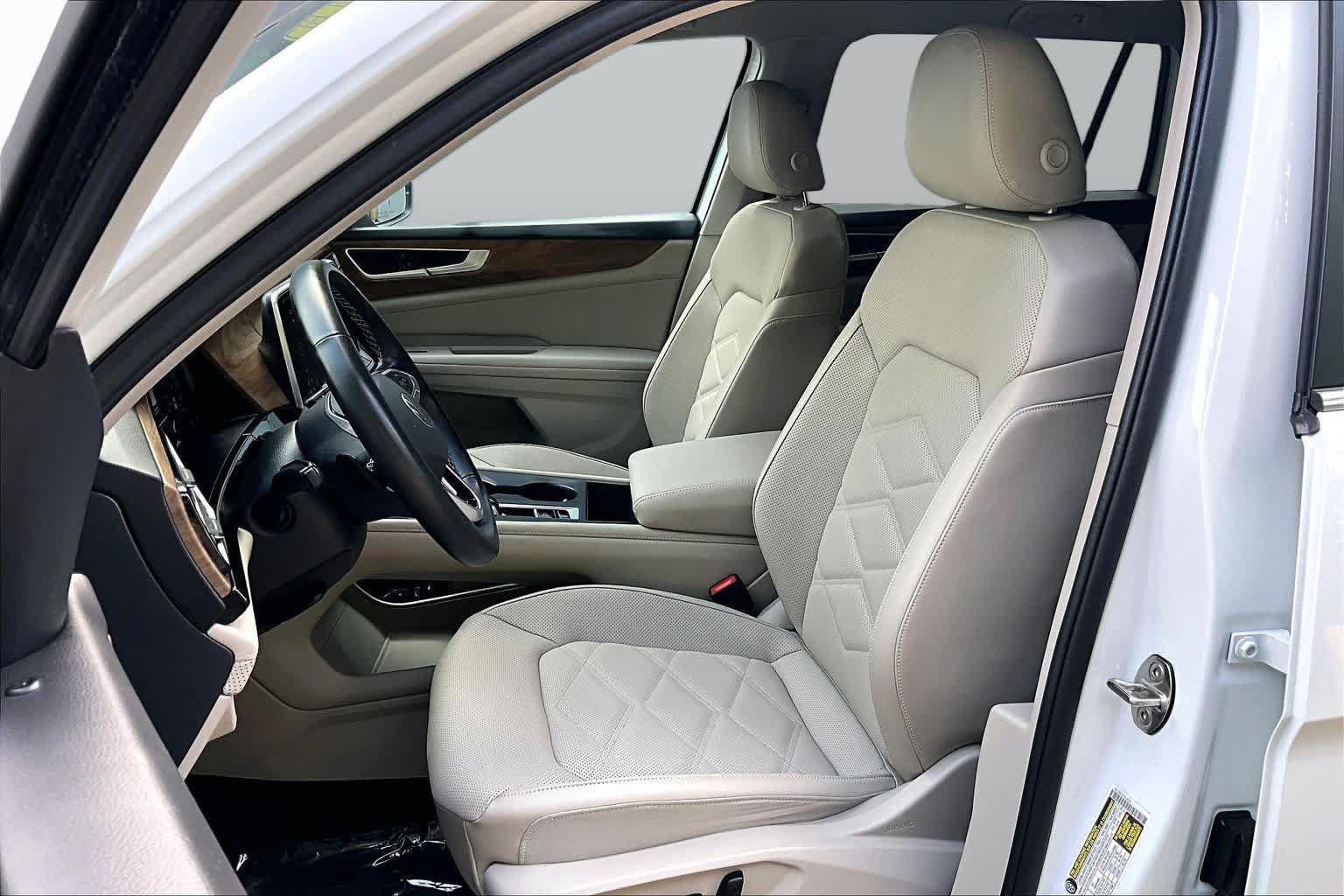 Used 2024 Volkswagen Atlas SE AWD/4WD image 9
