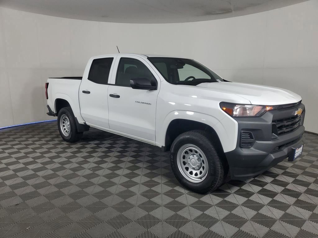 Used 2025 Chevrolet Colorado W/T image 3