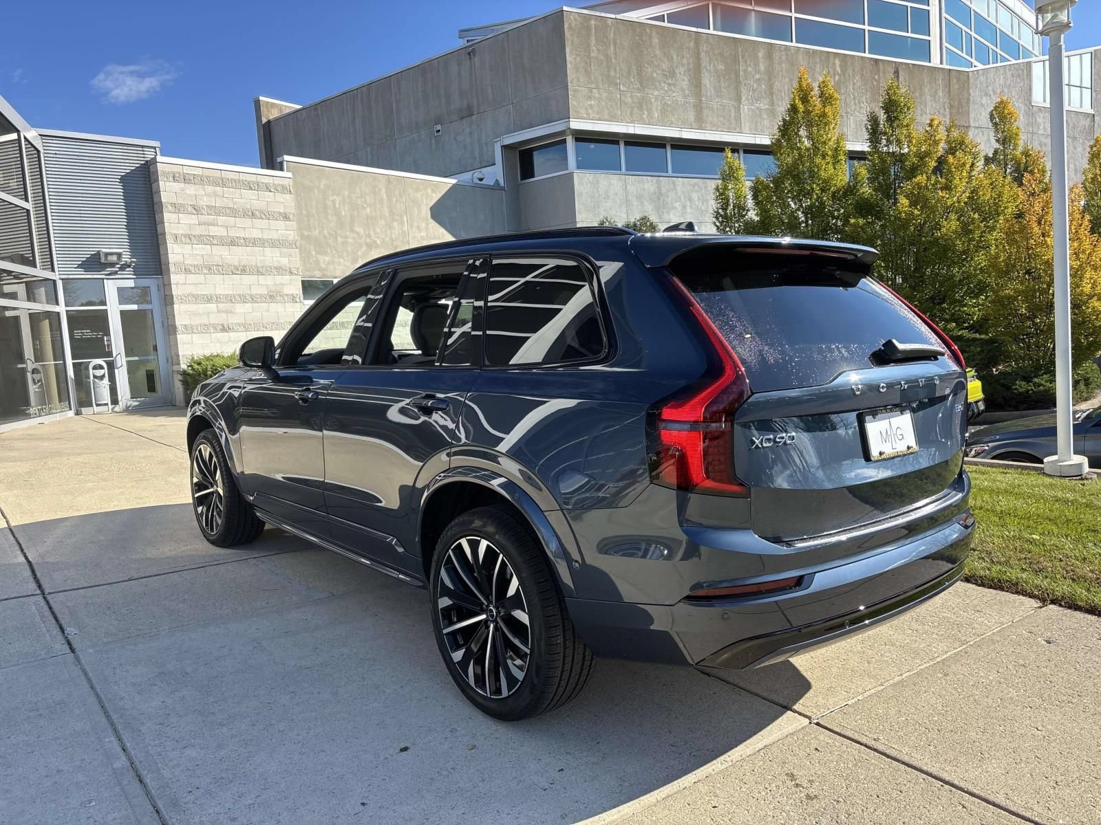 New 2026 Volvo XC90 B6 Ultra w/ Protection Package Premier AWD/4WD image 5