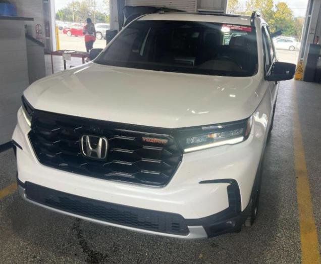 Used 2023 Honda Pilot TrailSport image 1