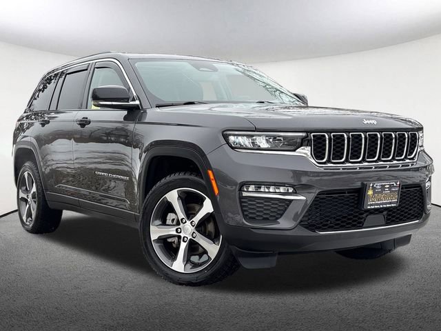 Used 2023 Jeep Grand Cherokee Limited image 2