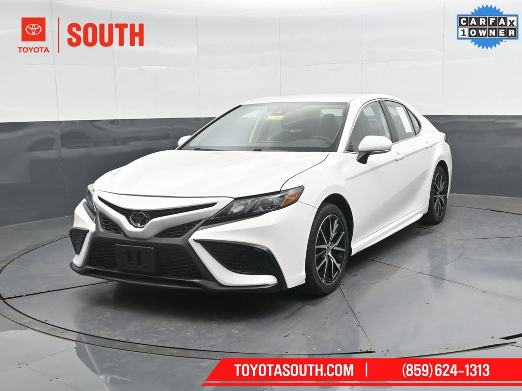 Used 2024 Toyota Camry SE image 6