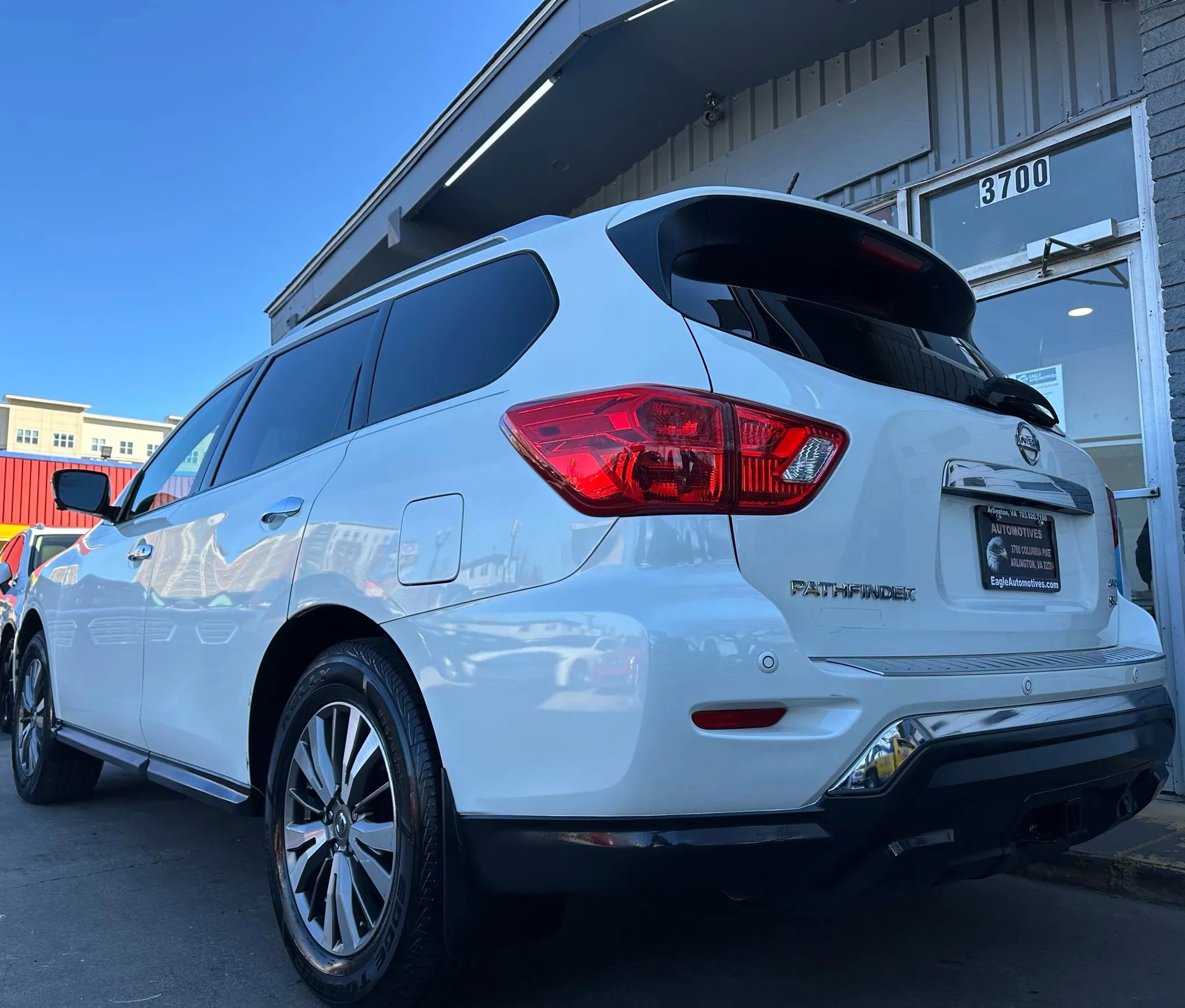 Used 2017 Nissan Pathfinder SL w/ SL Tech Package image 3