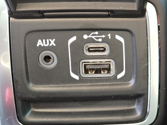 Used 2020 Jeep Gladiator Mojave w/ Cold Weather Group image 10