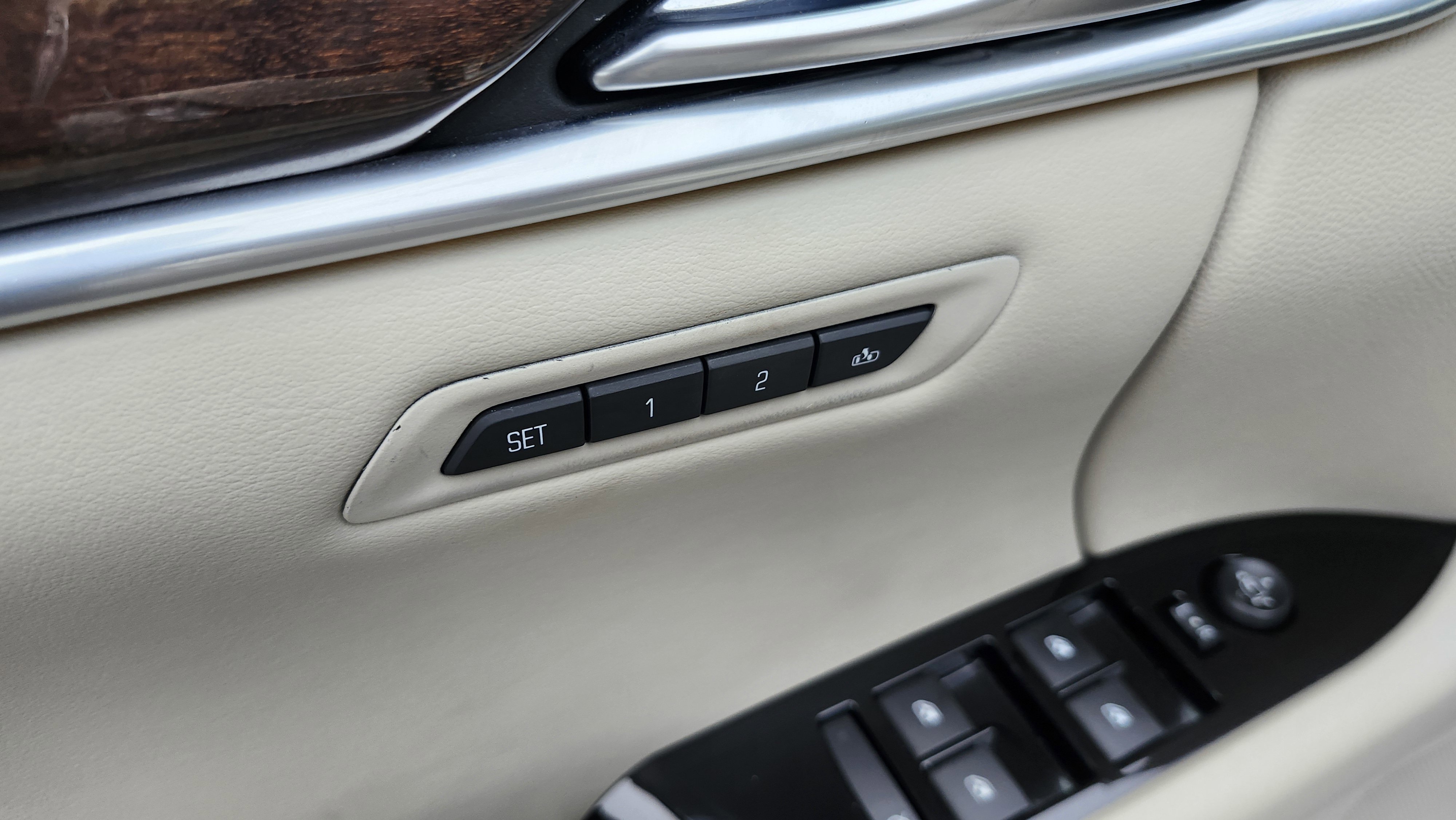 Used 2015 Cadillac XTS Luxury w/ Driver Awareness Package image 25