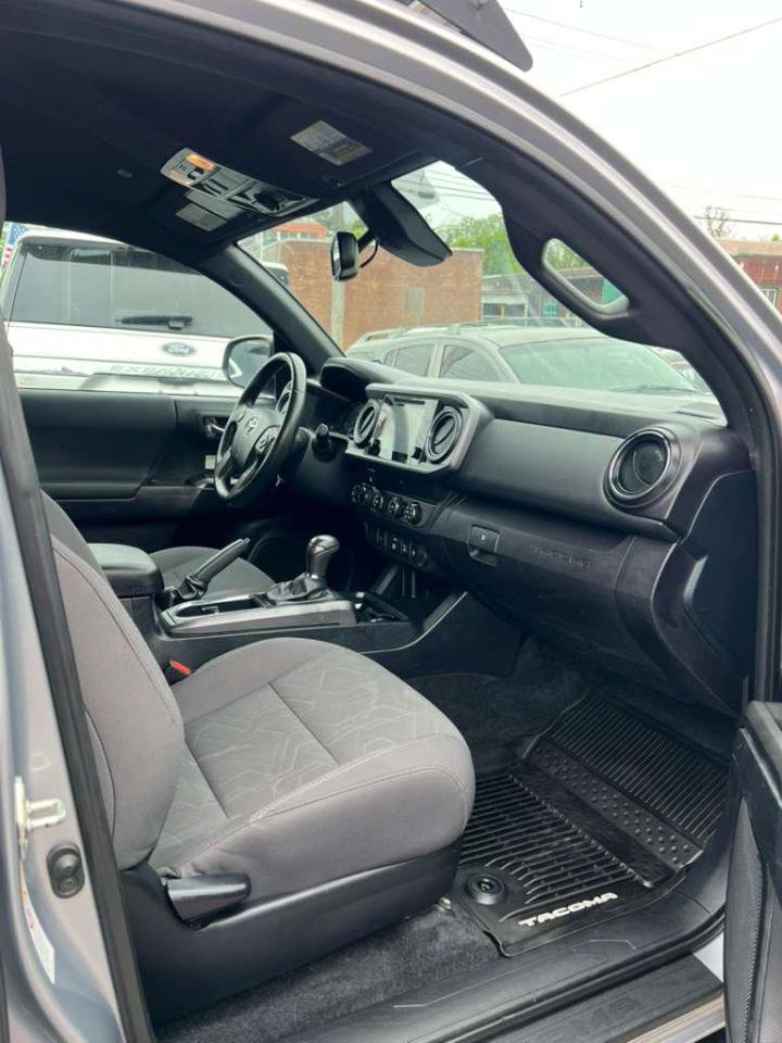Used 2019 Toyota Tacoma TRD Off-Road AWD/4WD image 27