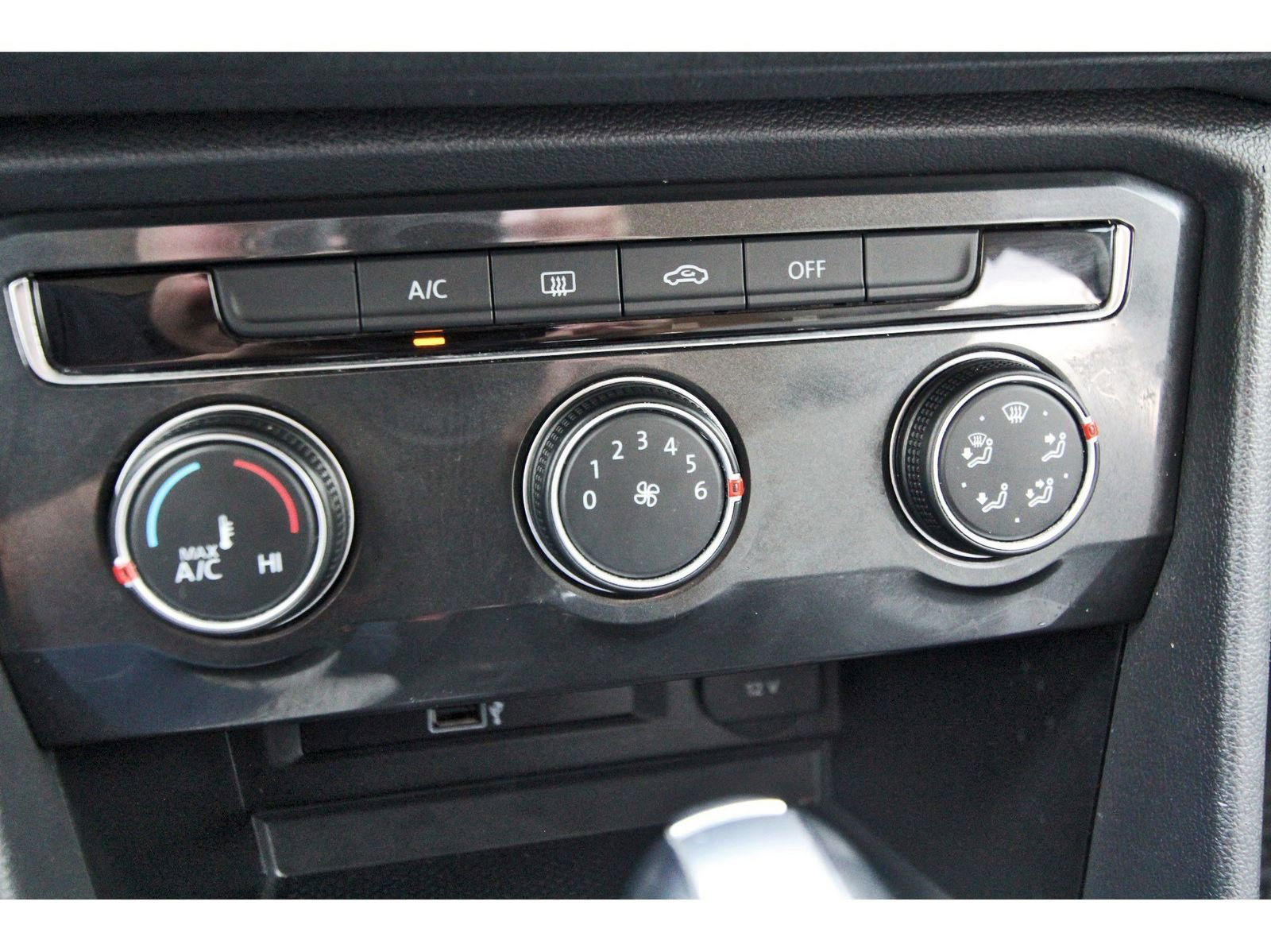 Used 2018 Volkswagen Tiguan S FWD image 26