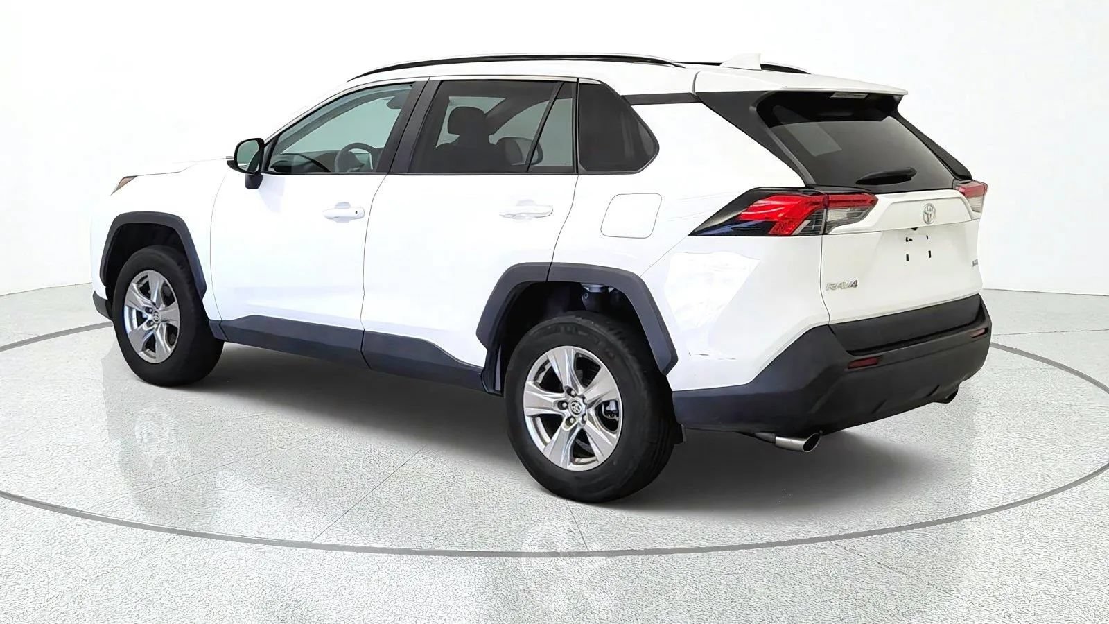 Used 2024 Toyota RAV4 XLE FWD image 6