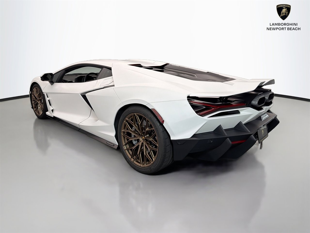 Used 2024 Lamborghini Revuelto AWD/4WD image 5