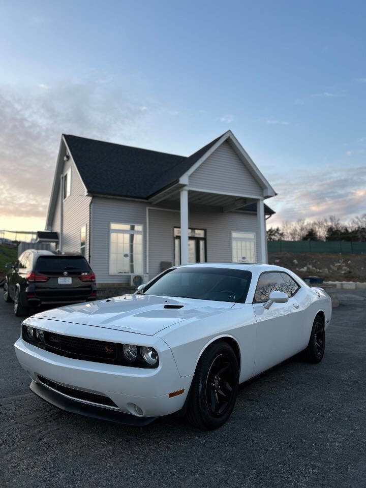 Used 2014 Dodge Challenger R/T image 3
