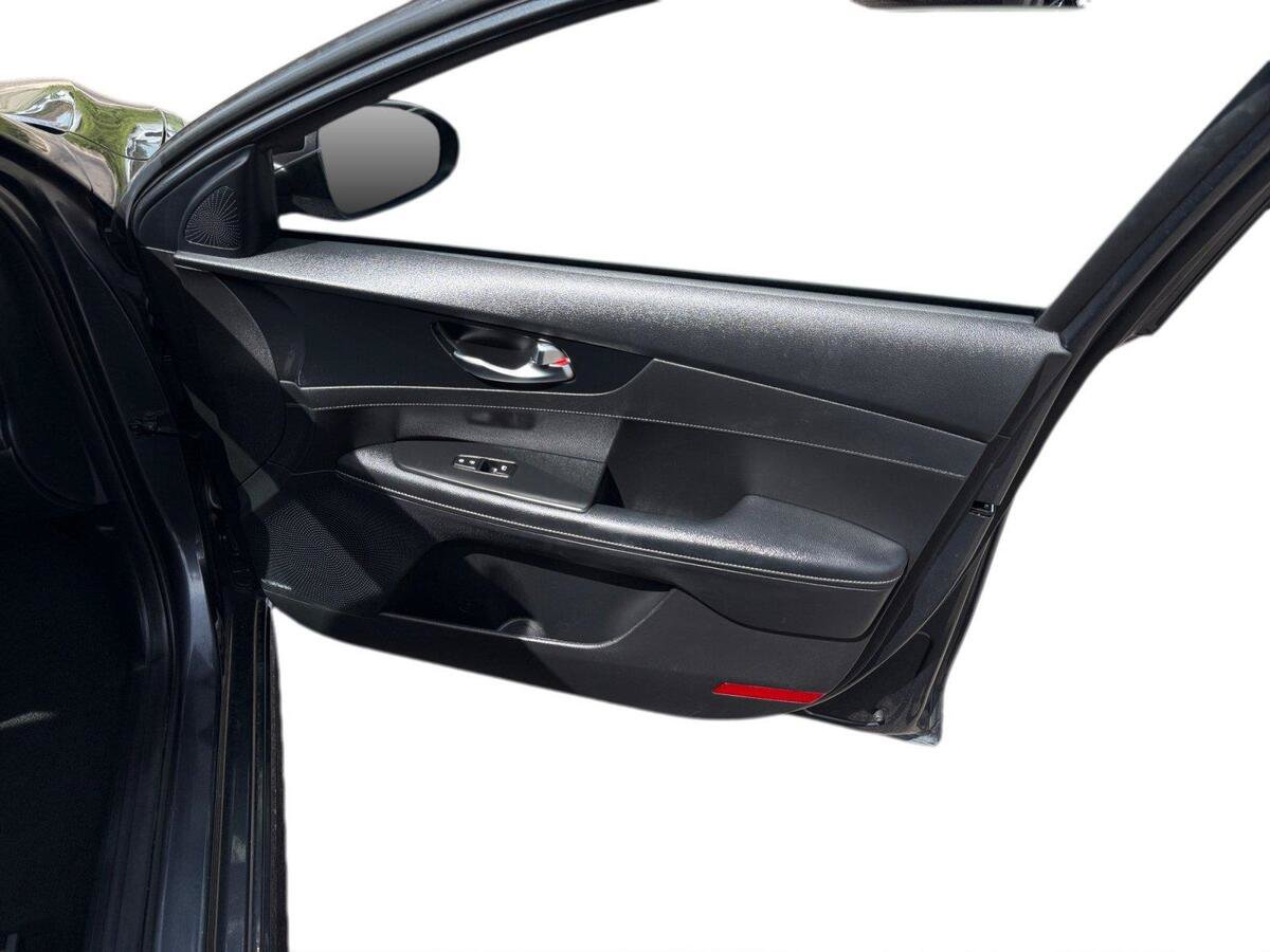 Used 2022 Kia Forte GT-Line w/ GT-Line Premium Package FWD image 17