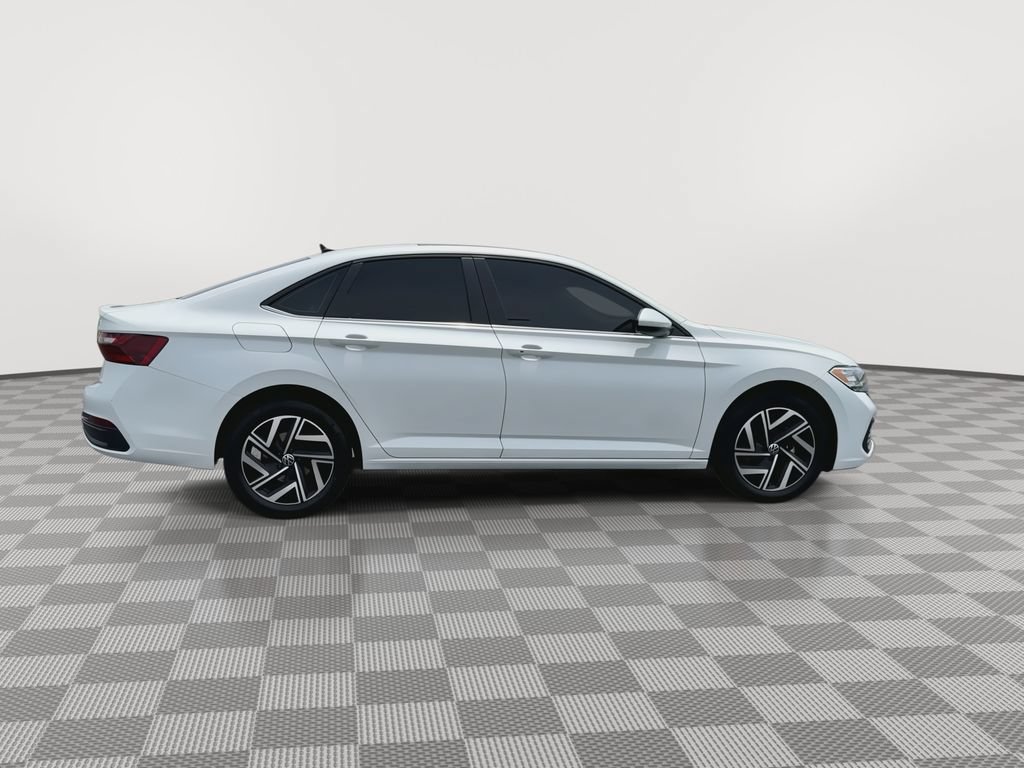 Used 2024 Volkswagen Jetta SE FWD image 9