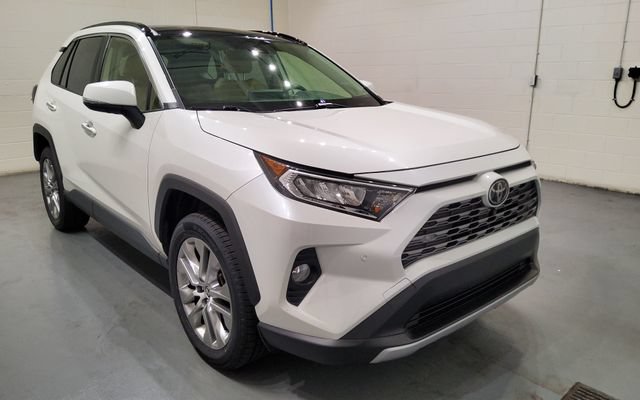 Used 2020 Toyota RAV4 Limited AWD/4WD image 2