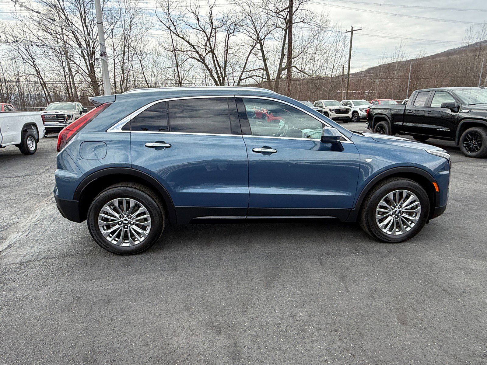 Used 2024 Cadillac XT4 Premium Luxury image 6