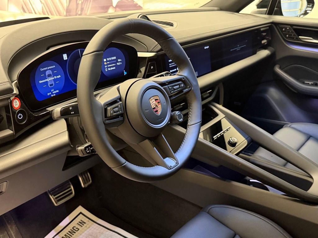 New 2025 Porsche Macan 4S Electric image 4