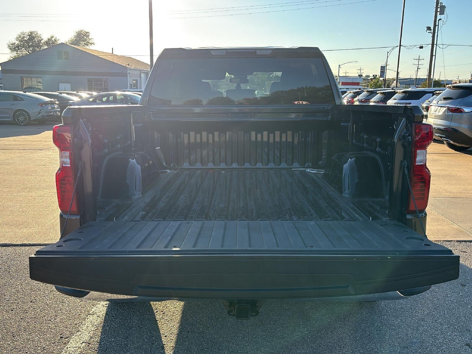 Used 2023 Chevrolet Silverado 1500 LT AWD/4WD image 7