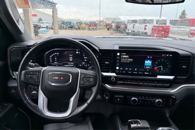 Used 2022 GMC Sierra 1500 SLT w/ SLT Premium Package AWD/4WD image 12