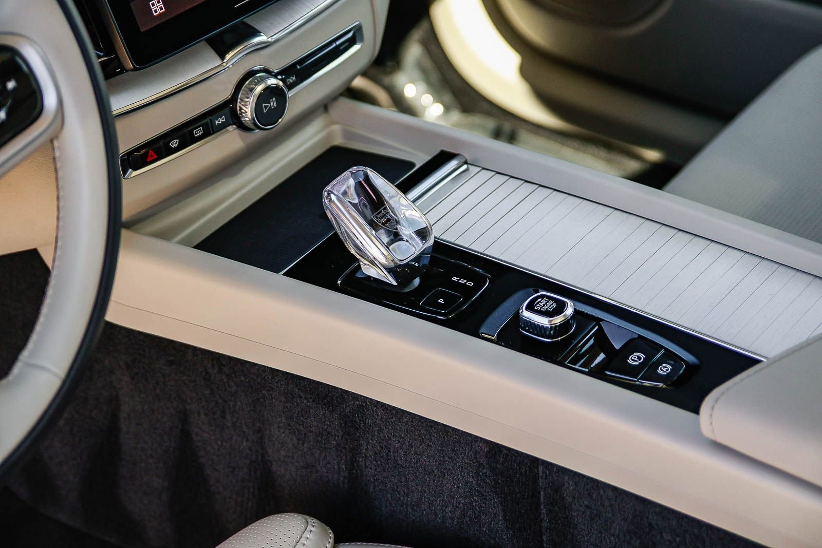 Used 2026 Volvo XC60 B5 Ultra w/ Protection Package Premier image 22