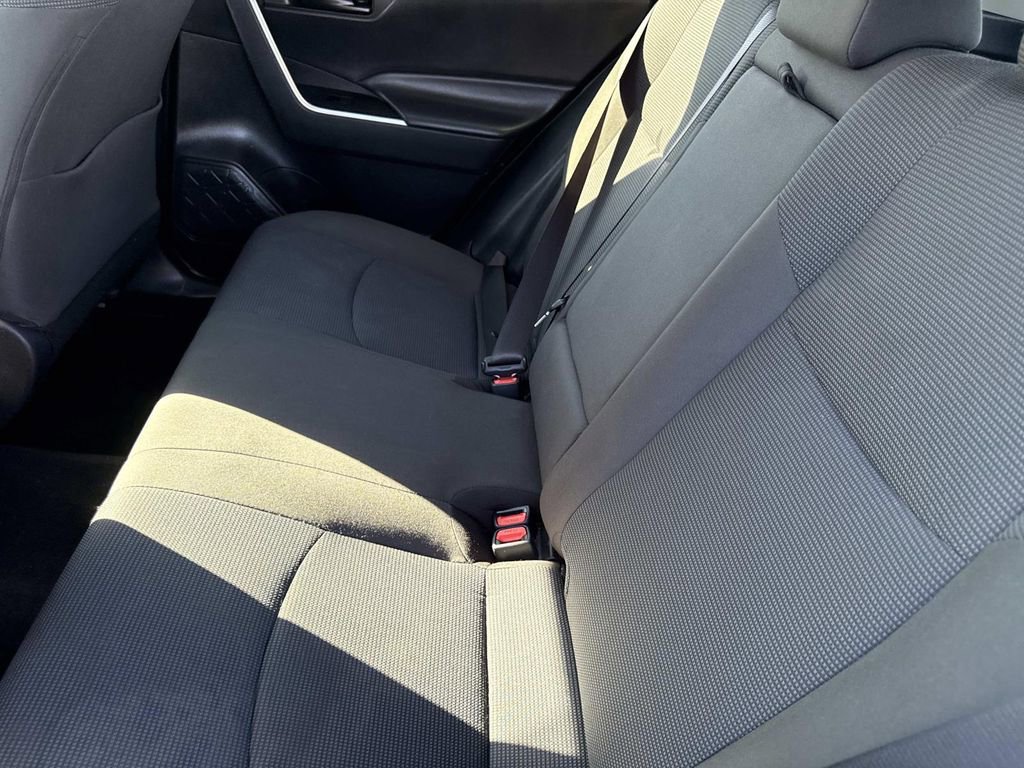 Used 2022 Toyota RAV4 LE image 13