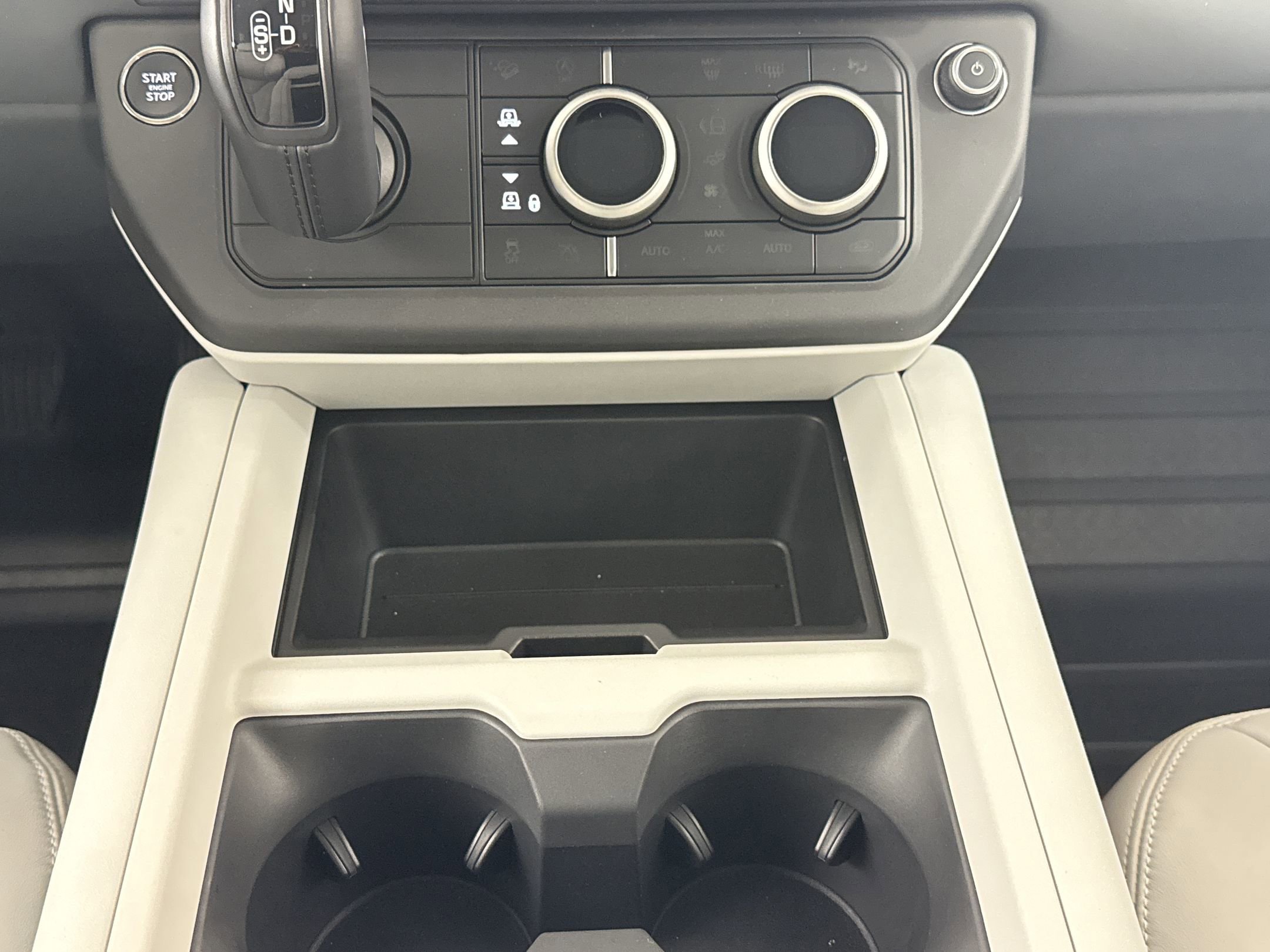 New 2026 Land Rover Defender 110 X-Dynamic SE AWD/4WD image 22