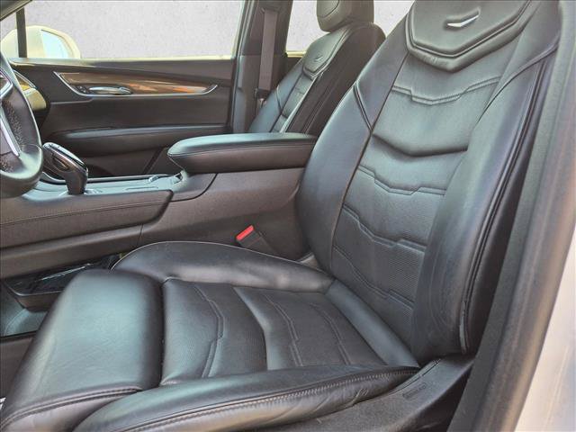 Used 2017 Cadillac XT5 Platinum w/ Driver Assist Package AWD/4WD image 16