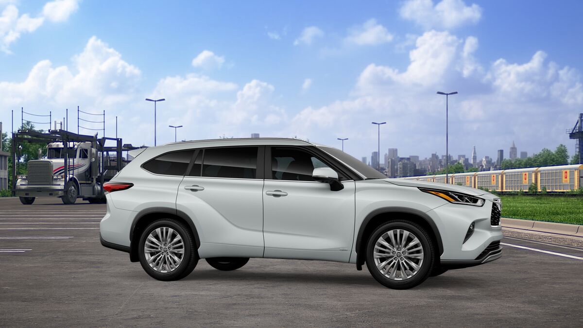New 2026 Toyota Highlander Platinum image 16