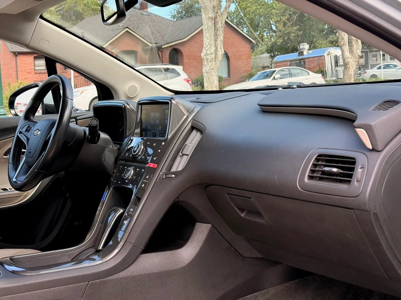 Used 2011 Chevrolet Volt Premium w/ Premium Trim Package FWD image 11