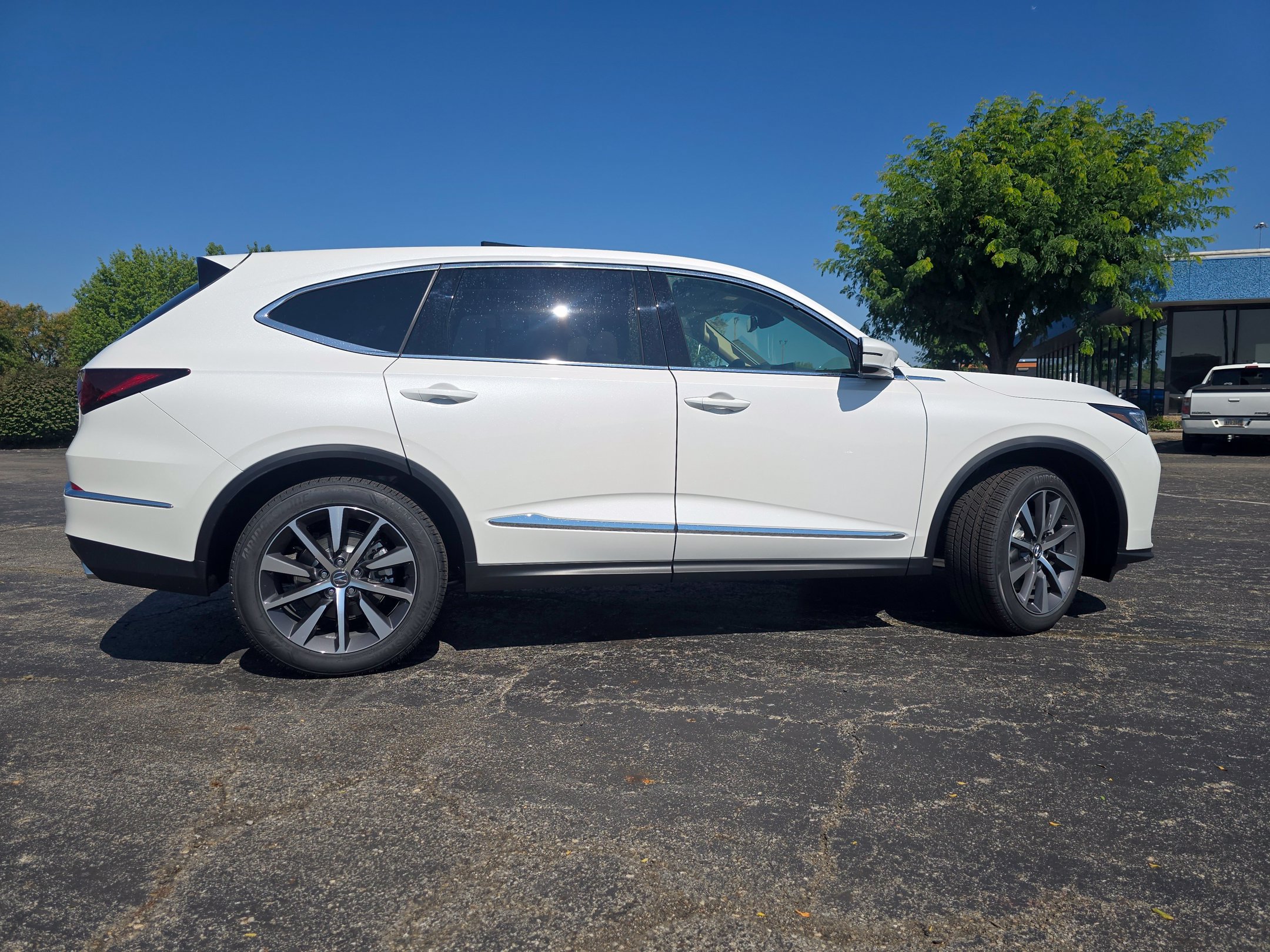 New 2026 Acura MDX w/ Technology Package AWD/4WD image 3