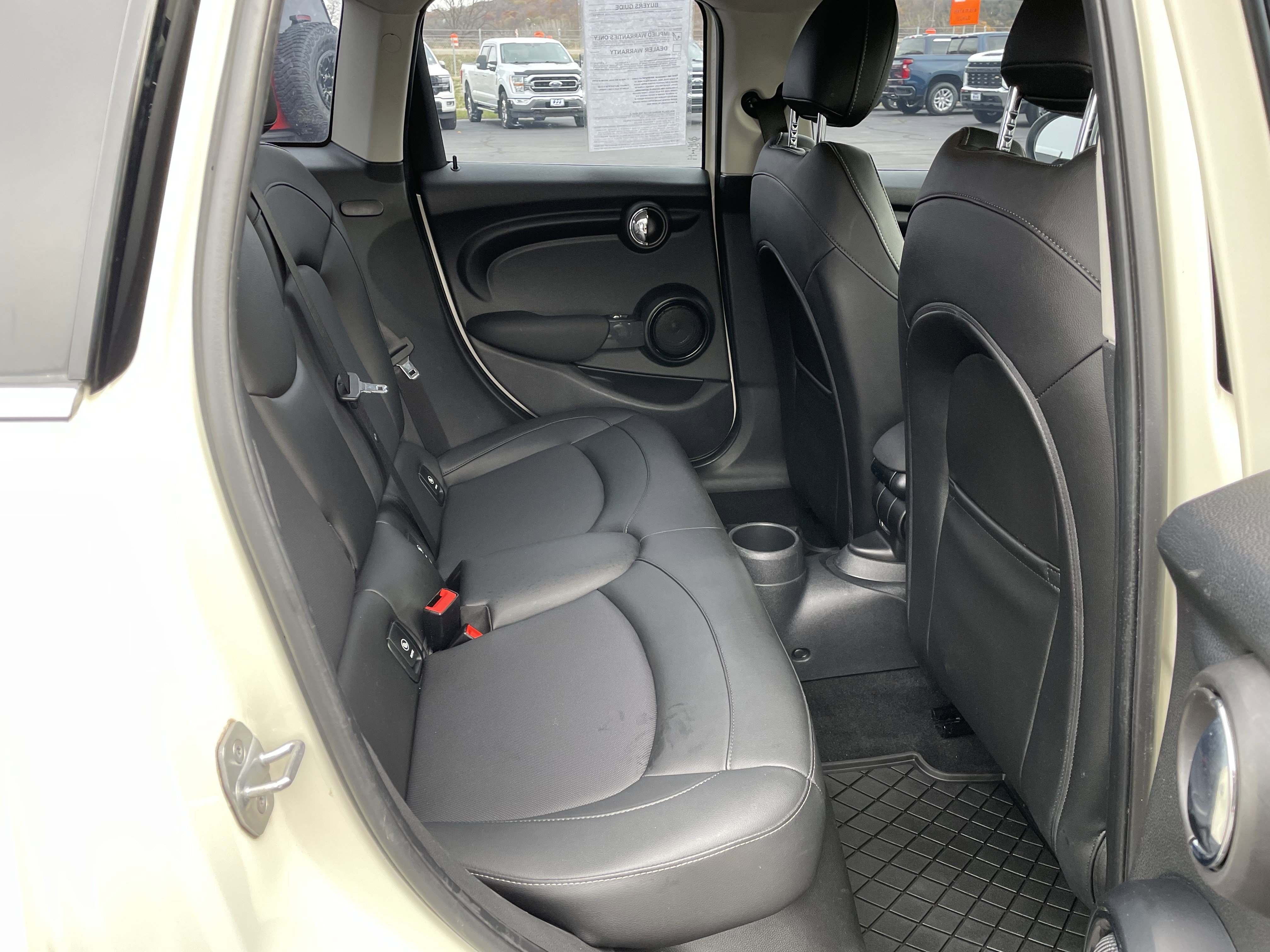 Used 2020 MINI Cooper 4-Door Hardtop w/ Storage Package image 34