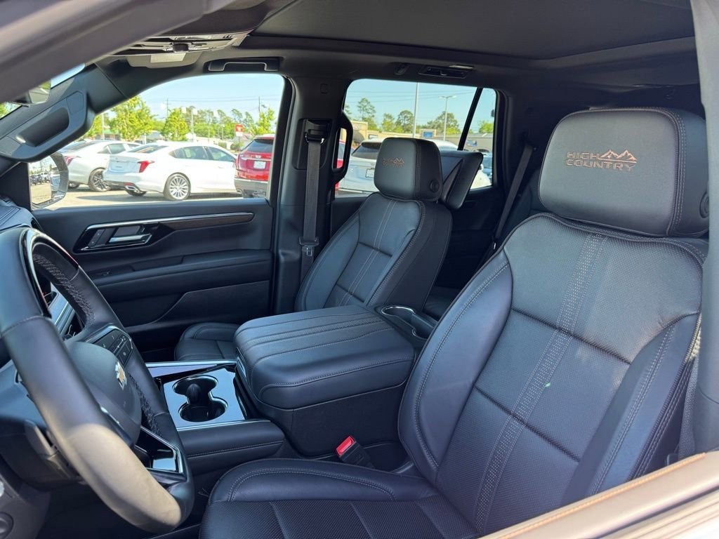 Used 2025 Chevrolet Tahoe High Country AWD/4WD image 8