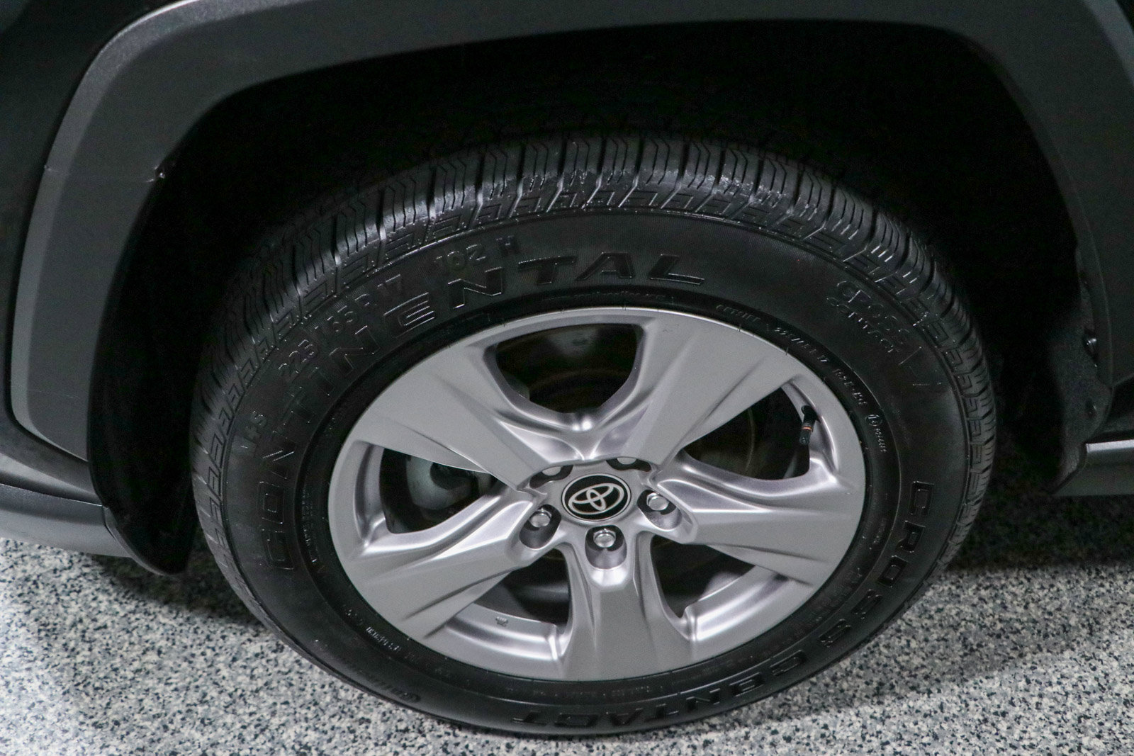 Used 2022 Toyota RAV4 XLE w/ Convenience Package FWD image 11