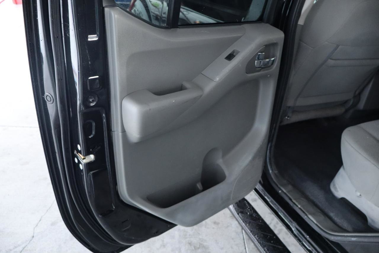 Used 2020 Nissan Frontier SV w/ Midnight Edition Floor Mats RWD image 29