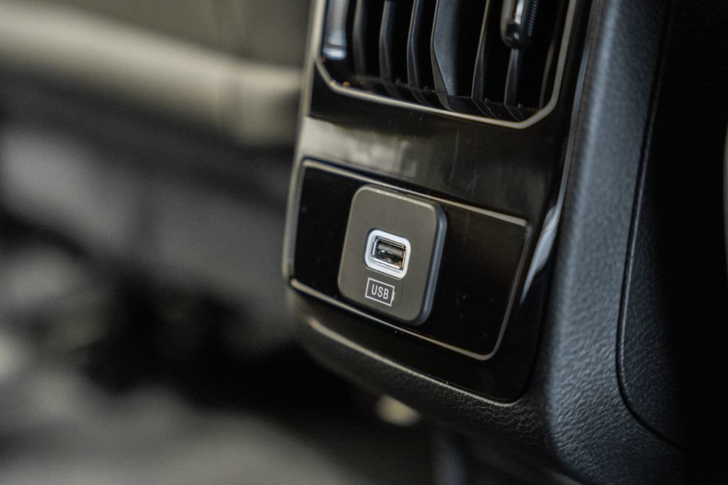 Certified 2025 Jeep Compass Limited AWD/4WD image 33