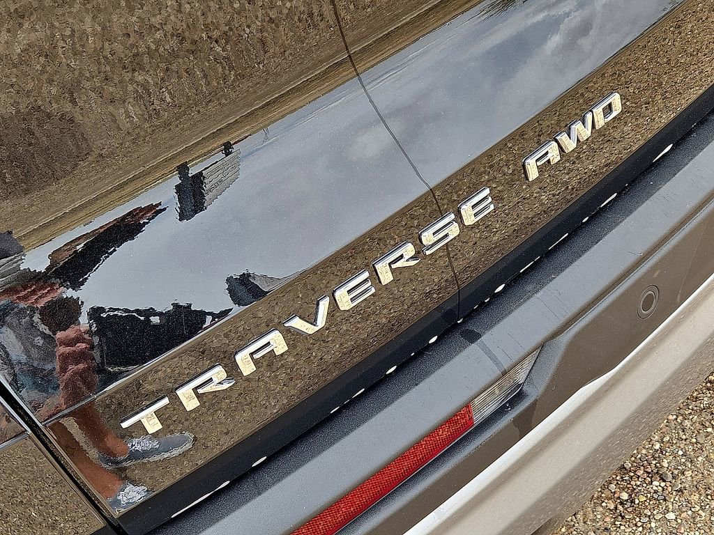 Used 2025 Chevrolet Traverse LT image 11