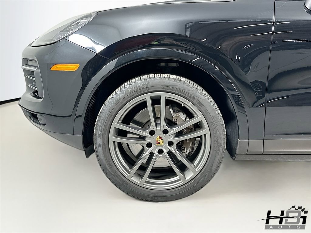 Used 2023 Porsche Cayenne Platinum Edition image 18