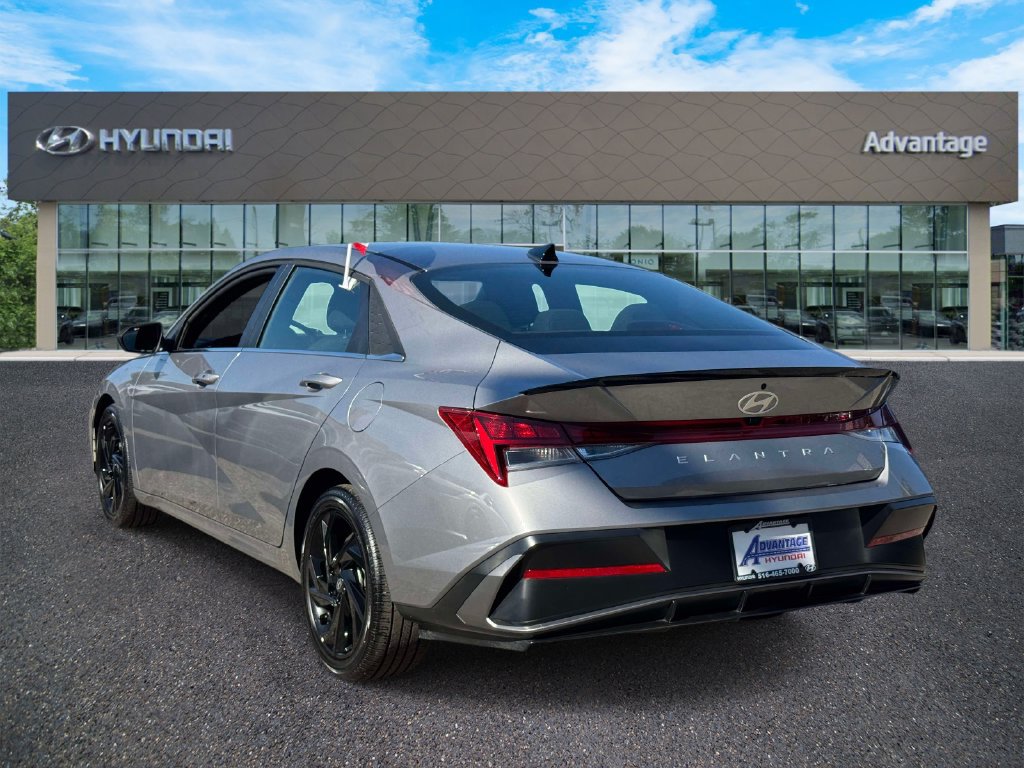 Used 2026 Hyundai Elantra SEL Sport Premium FWD image 5