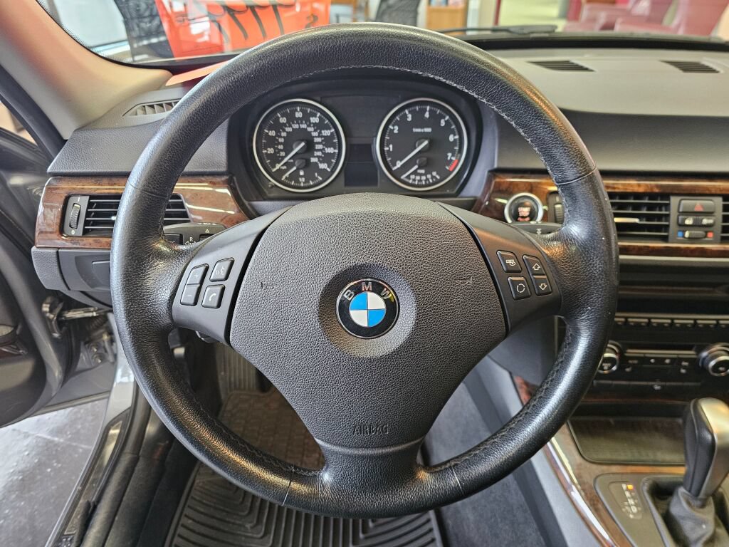 Used 2011 BMW 328i xDrive Sedan AWD/4WD image 28