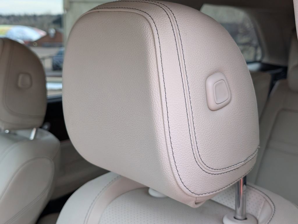 Used 2022 Mercedes-Benz GLS 450 4MATIC image 13