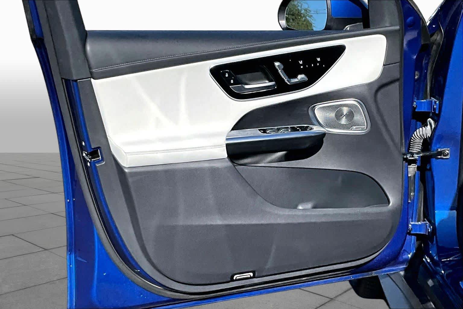 Used 2023 Mercedes-Benz GLC 300 image 21