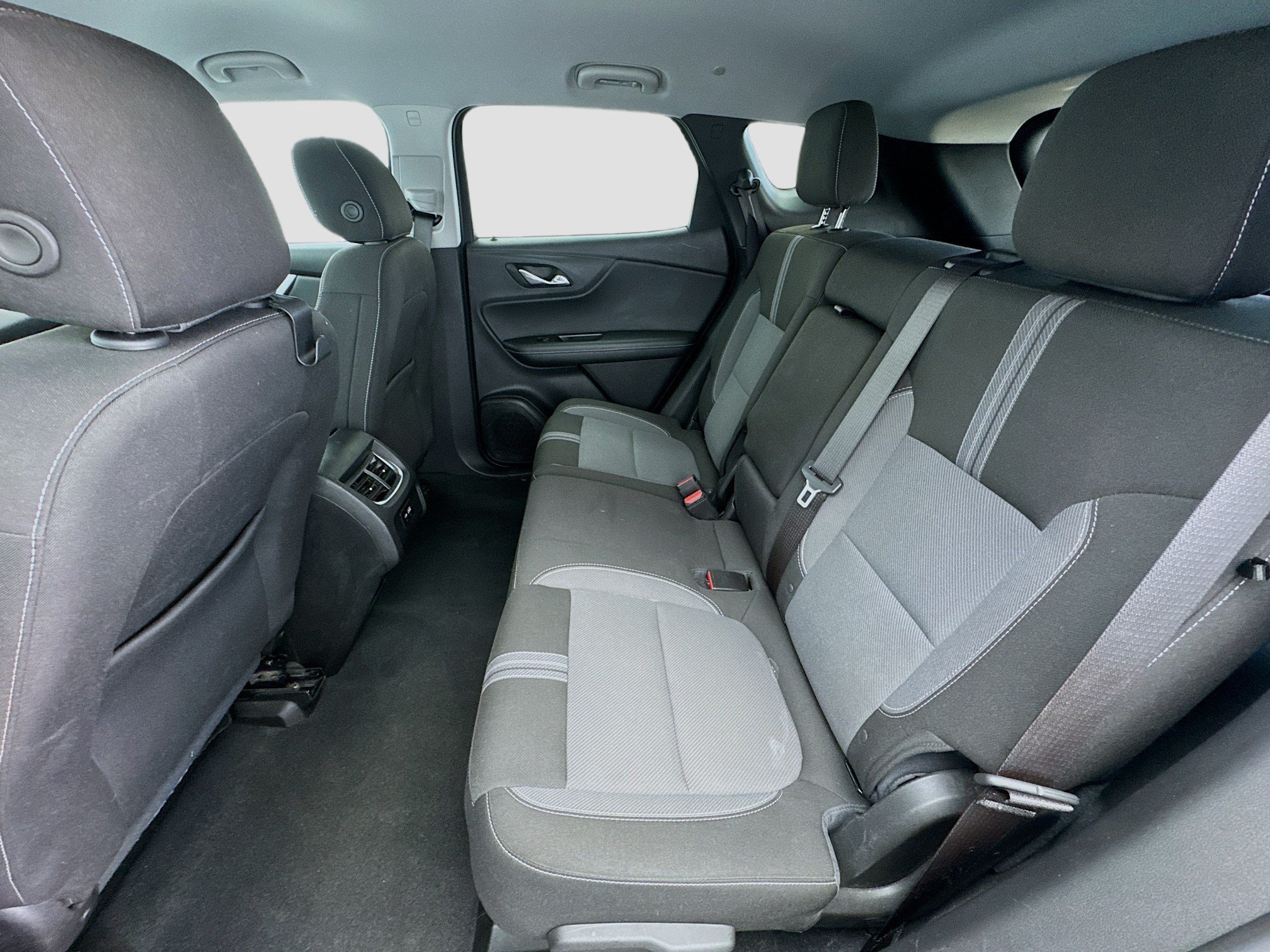 Used 2025 Chevrolet Blazer LT FWD image 15