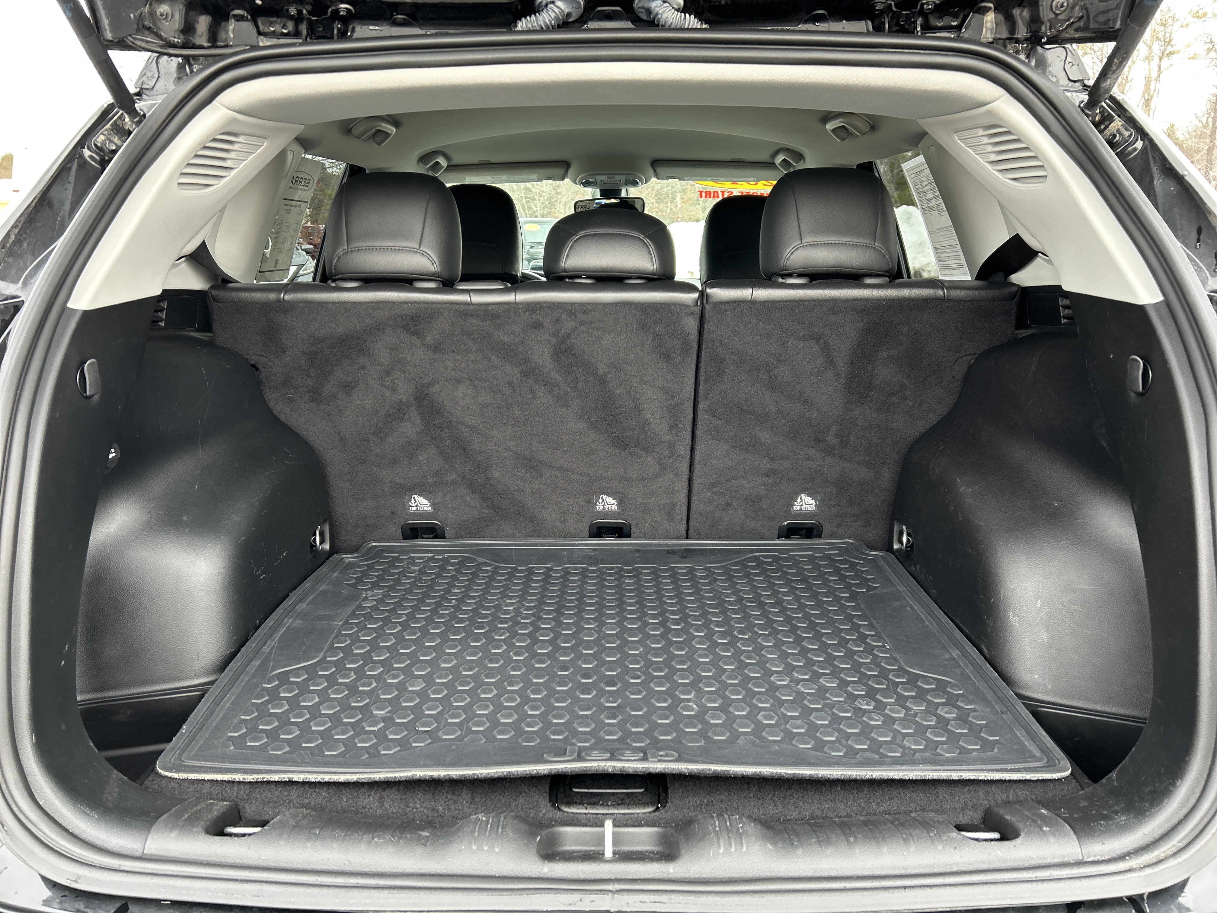 Used 2019 Jeep Compass Latitude w/ Cold Weather Group image 9