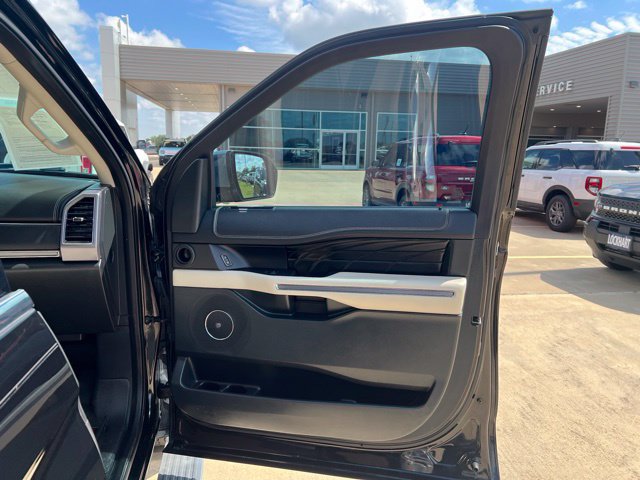 Certified 2018 Ford Expedition Platinum RWD image 26
