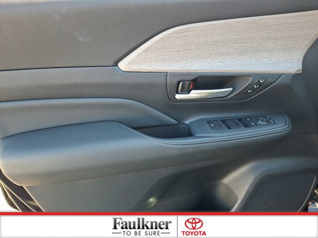 Certified 2025 Toyota Grand Highlander AWD Hybrid image 12