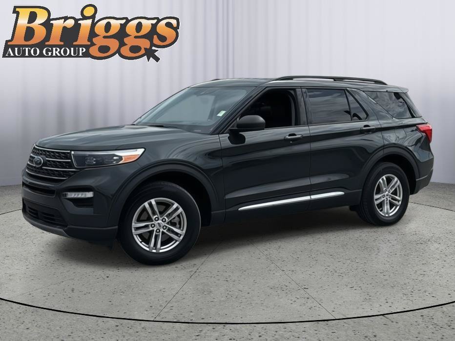 Used 2023 Ford Explorer XLT w/ Equipment Group 202A AWD/4WD image 2