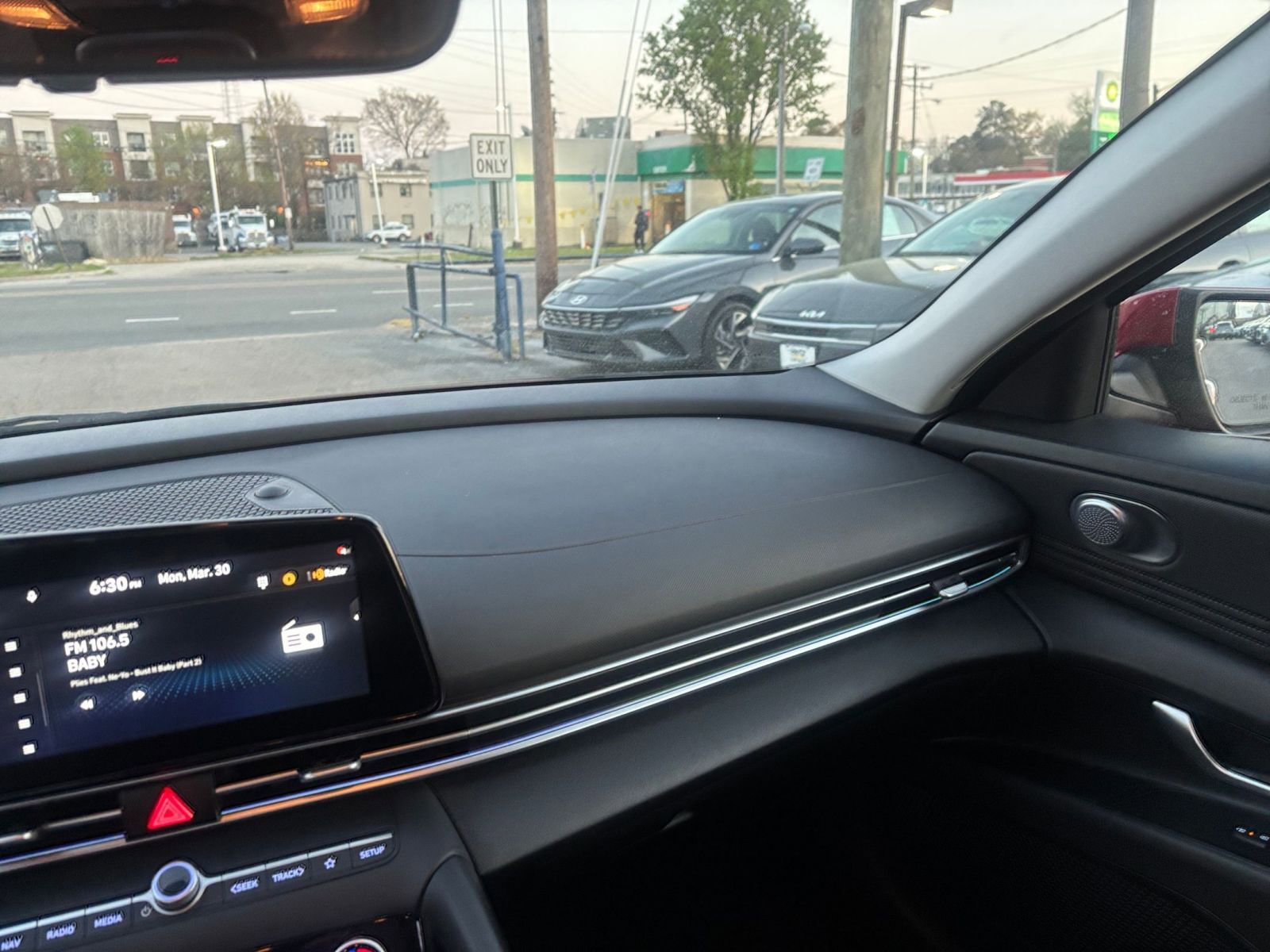 Used 2025 Hyundai Elantra SEL FWD image 37