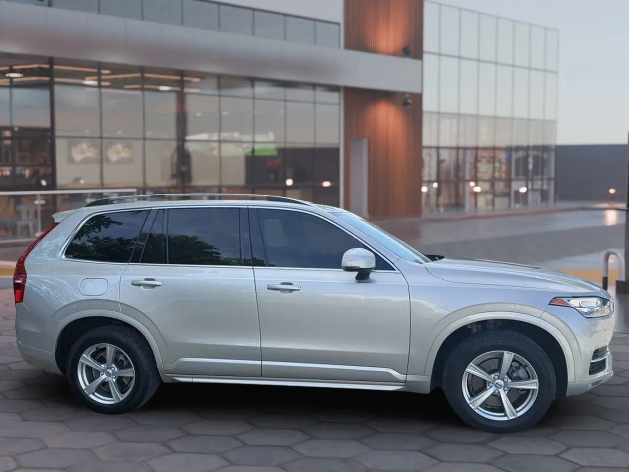 Used 2016 Volvo XC90 T5 Momentum AWD/4WD image 14