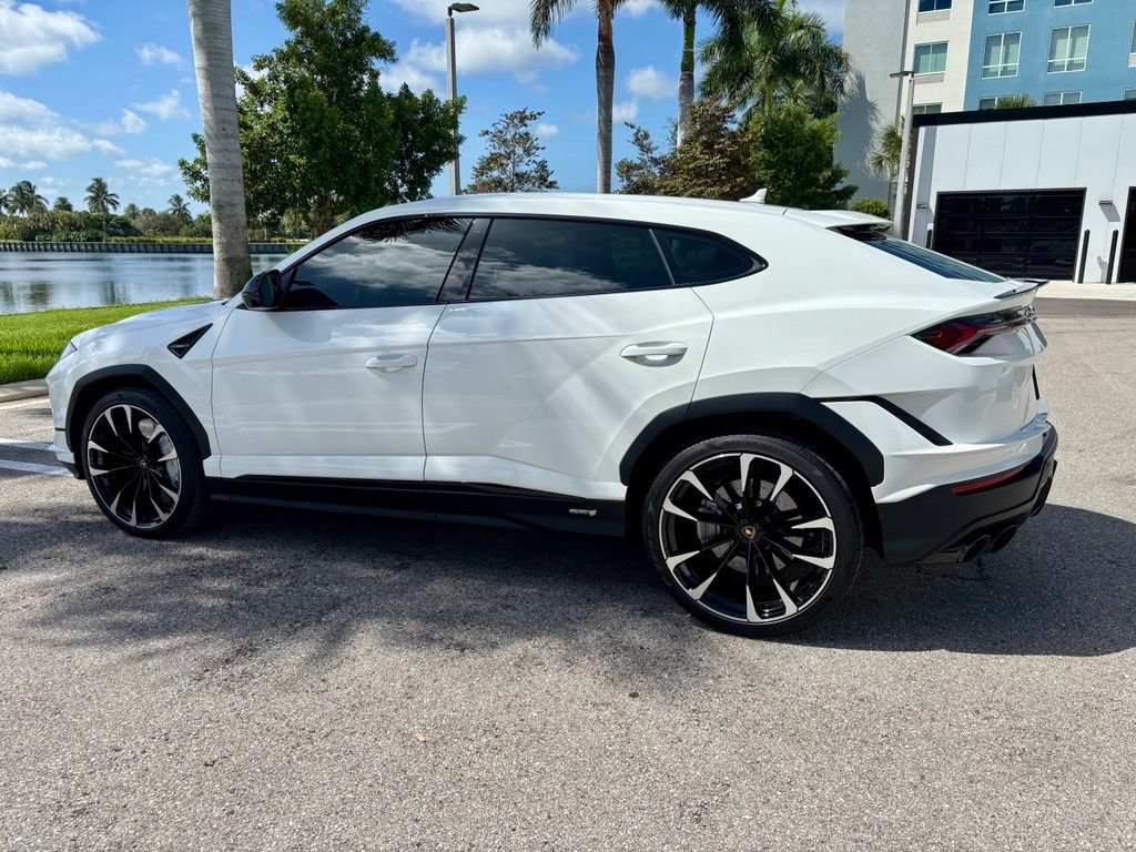 Used 2024 Lamborghini Urus S AWD/4WD image 9