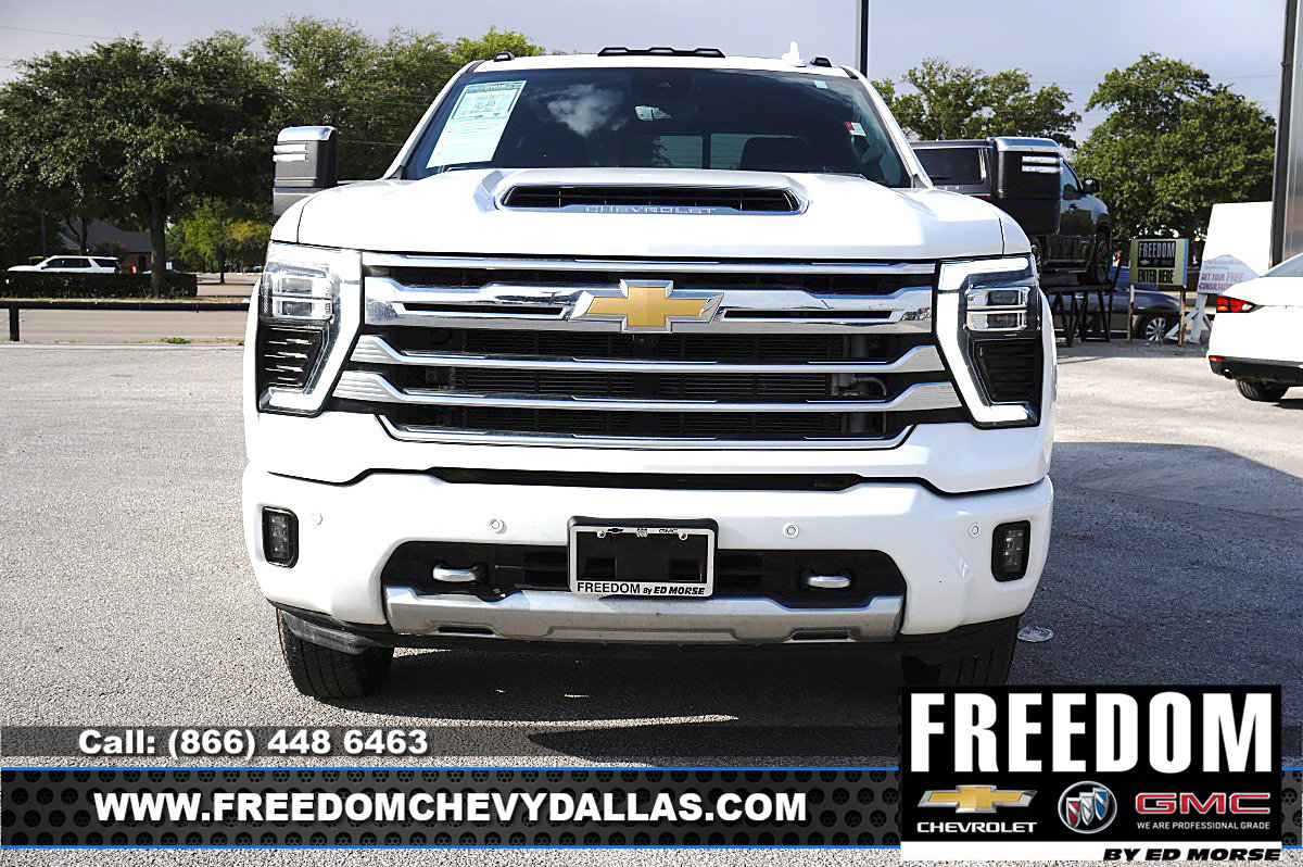 Used 2024 Chevrolet Silverado 3500 High Country w/ High Country Premium Package AWD/4WD image 2