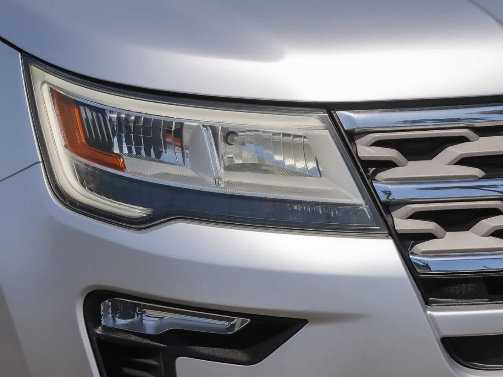 Used 2018 Ford Explorer XLT w/ Equipment Group 201A AWD/4WD image 4