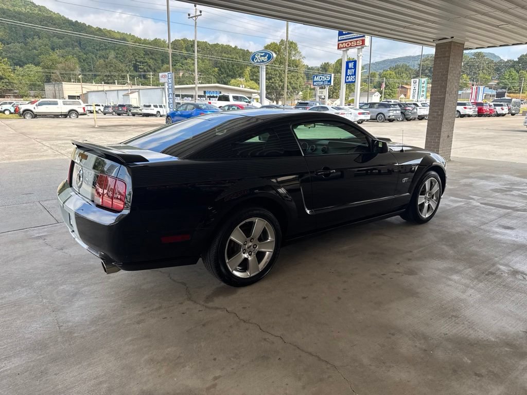 Used 2006 Ford Mustang GT RWD image 4